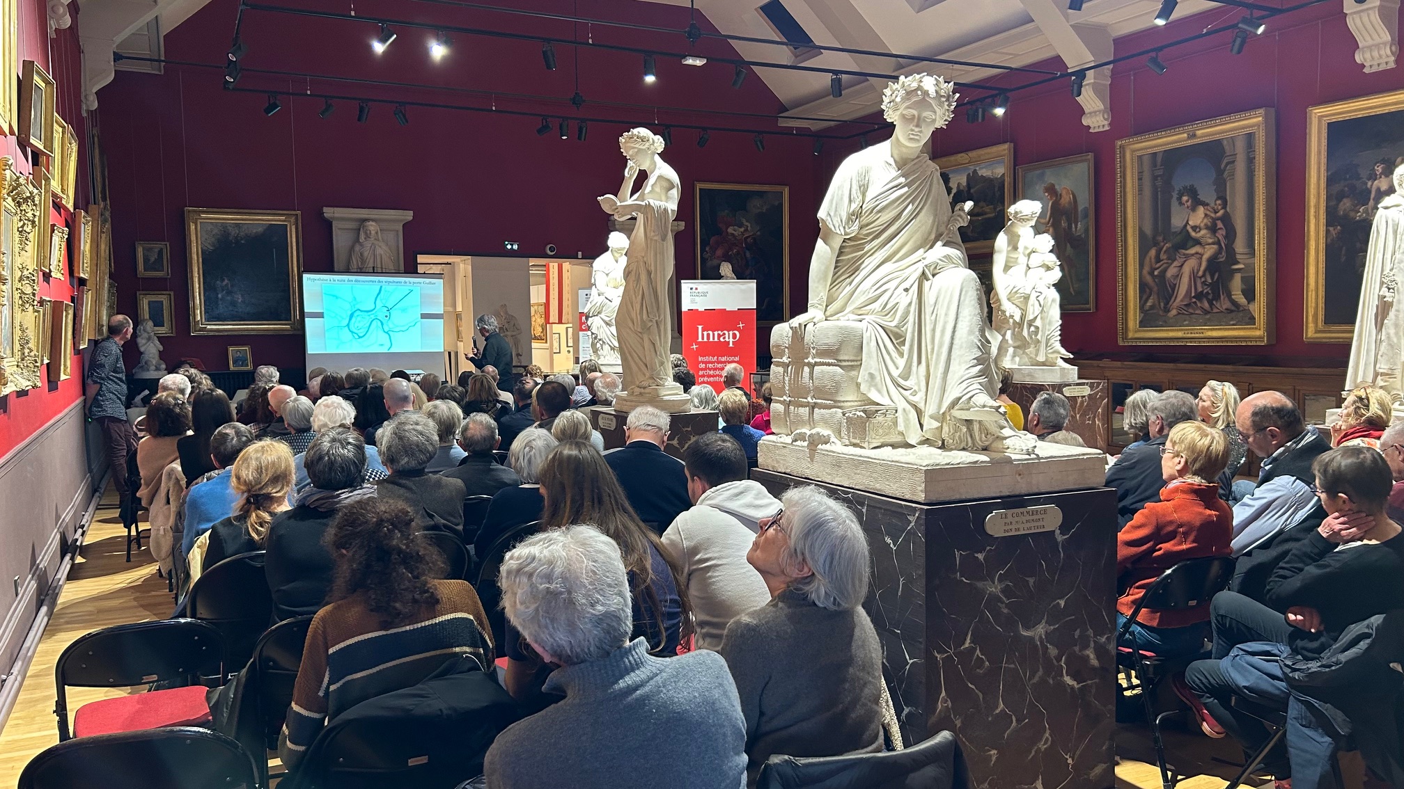 La conférence a réunit un public nombreux dnas la salle des Beaux-Arts du musée de Semur